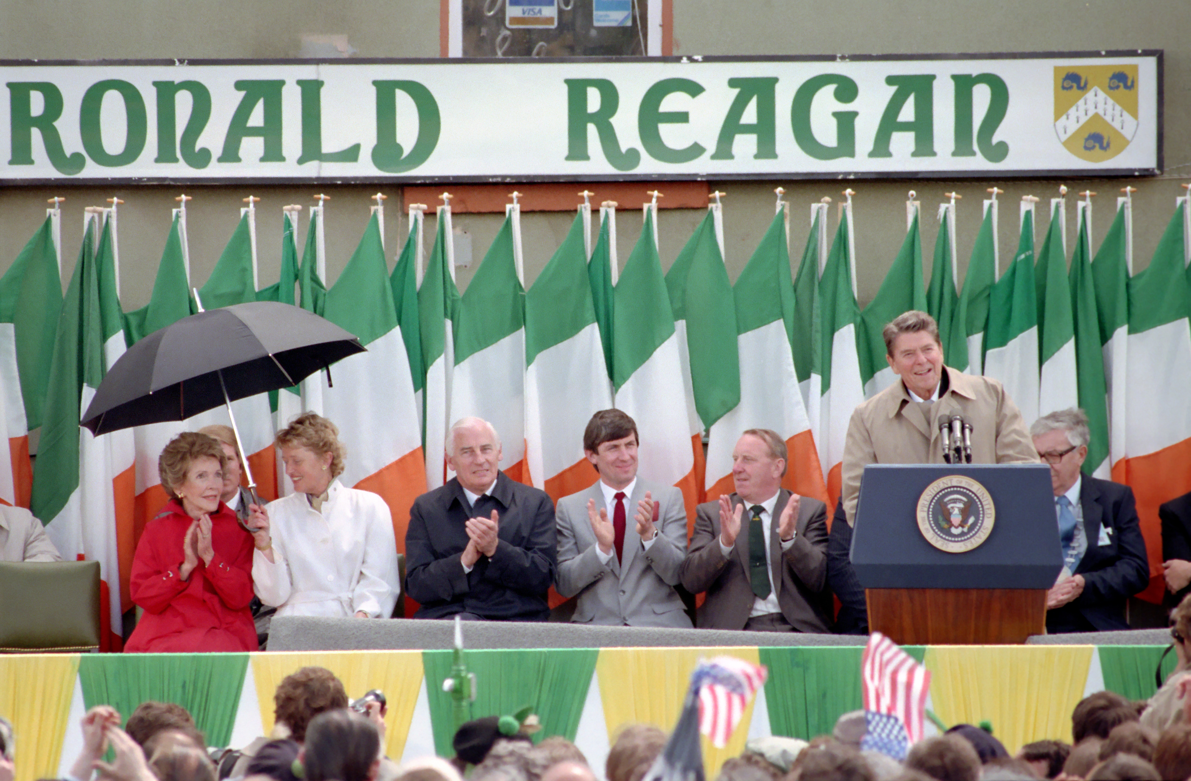 President Ronald Reagan speaking to citizens of Ballyporeen, Ireland, 06/03/1984 C22321-24A NAID: 75853413