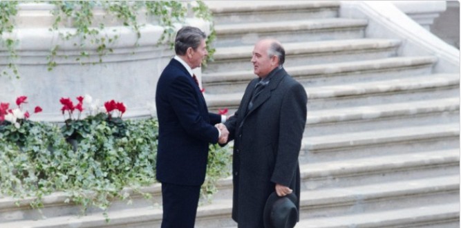 Reagan and Gorbachev shaking hands 